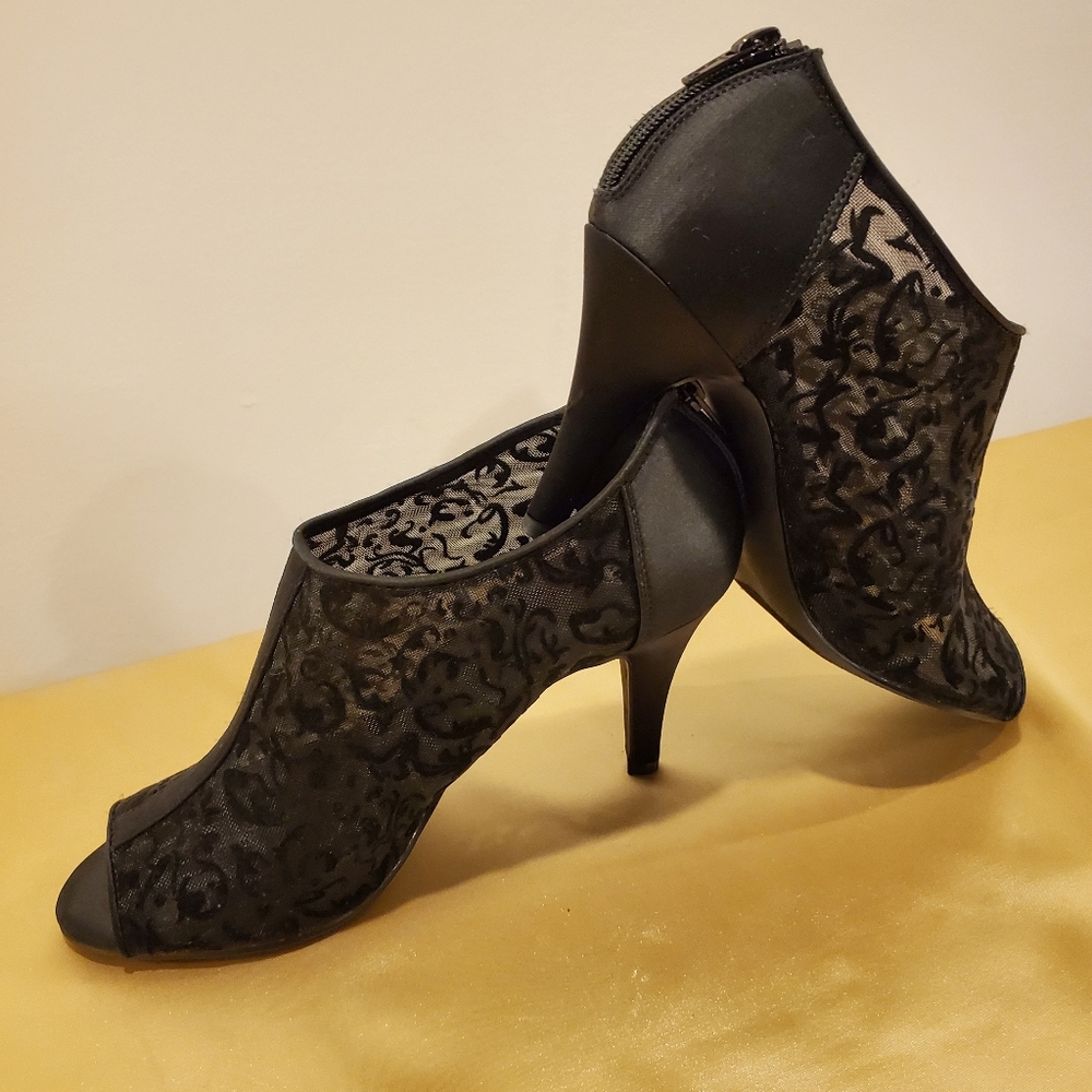 Shoes - Picture 4 of 5